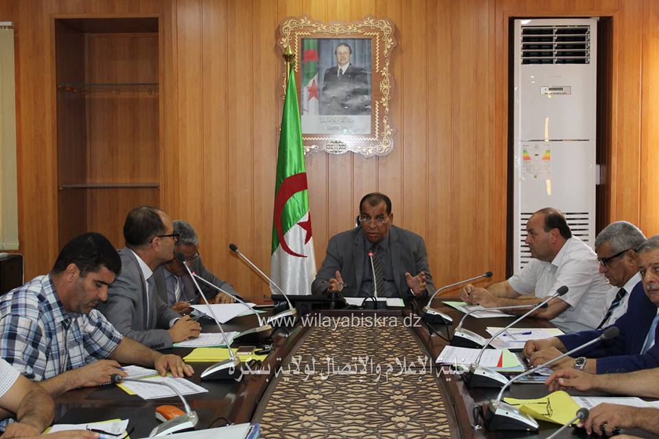 دراسة ملفات استثمار جديدة