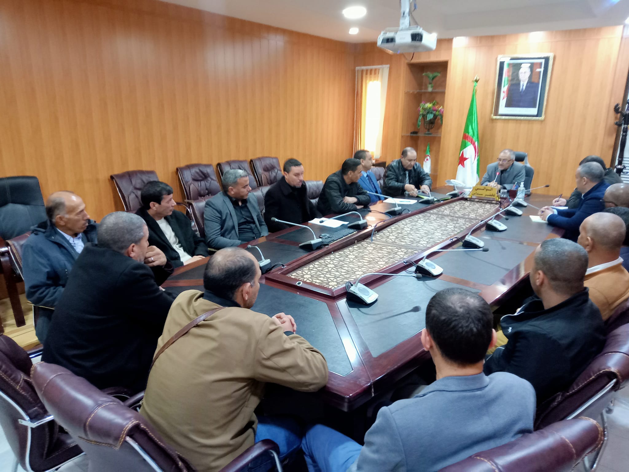 اجتماع مع السادة أعضاء المجلس الشعبي البلدي لبلدية امليلي