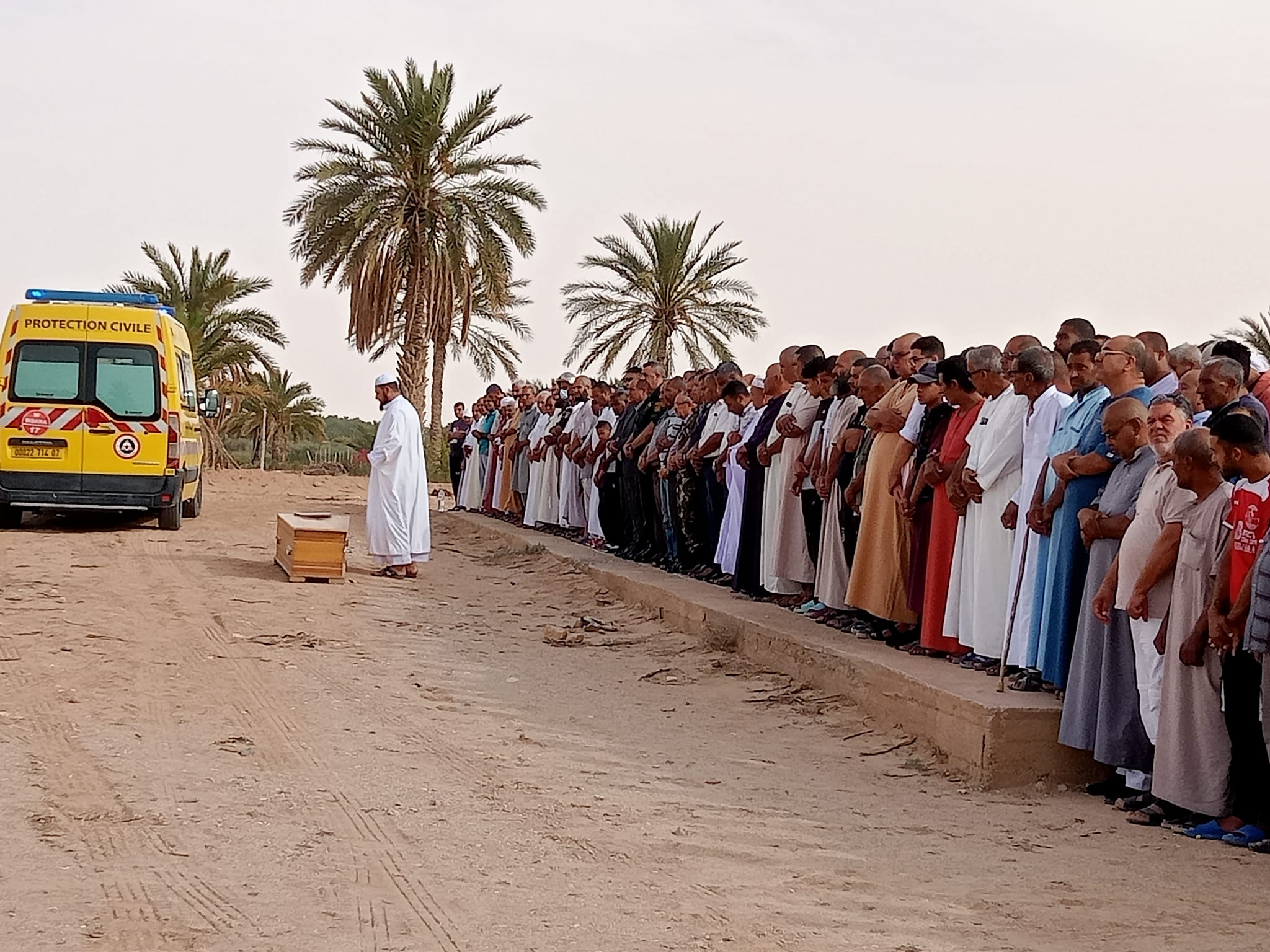 تشييع جنازة الطفل الذي جرفته مياه وادي جدي بمنطقة الصحيرة ببلدية ليوة