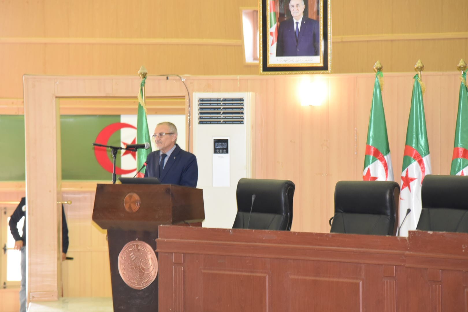 الاشراف على افتتاح اليوم التكويني و الدراسي الموسوم بـ: هدم البنايات المخالفة لقواعد التعمير في التشريع الجزائري والمنازعات المترتبة عليها.