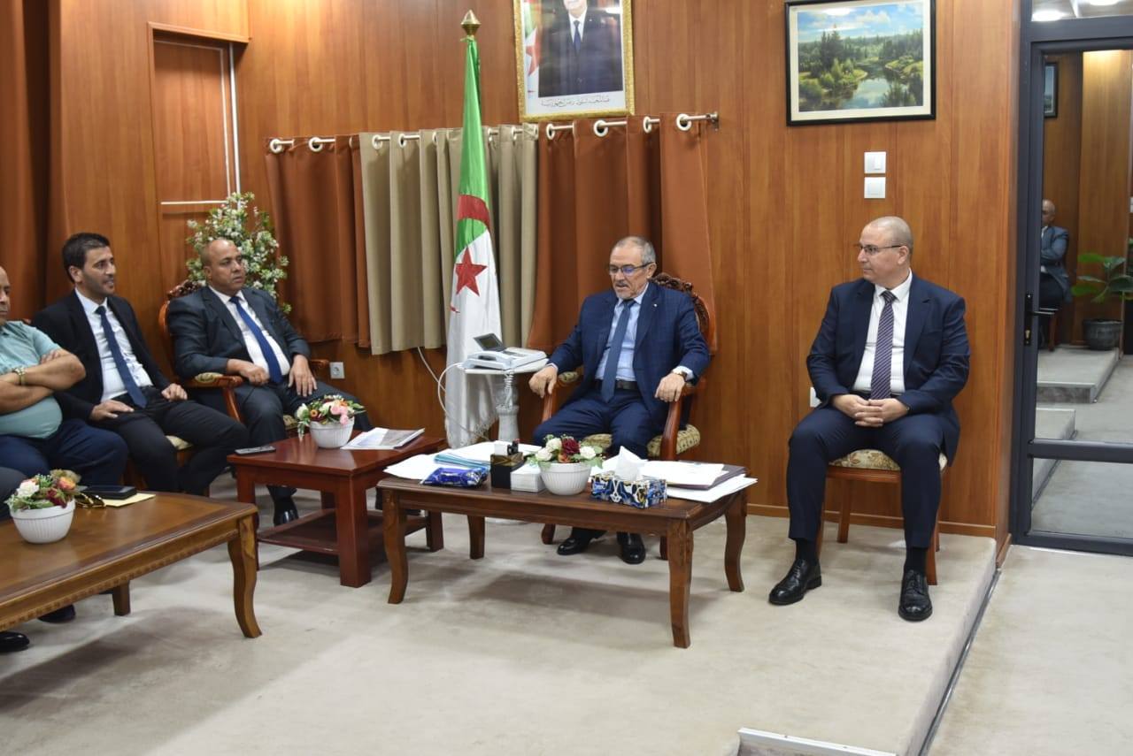 دعوة بعض رجال الاعمال والمقاولات الناشطة بإقليم الولاية للمساهمة في مساعدة الفريق المحلي لولاية بسكرة