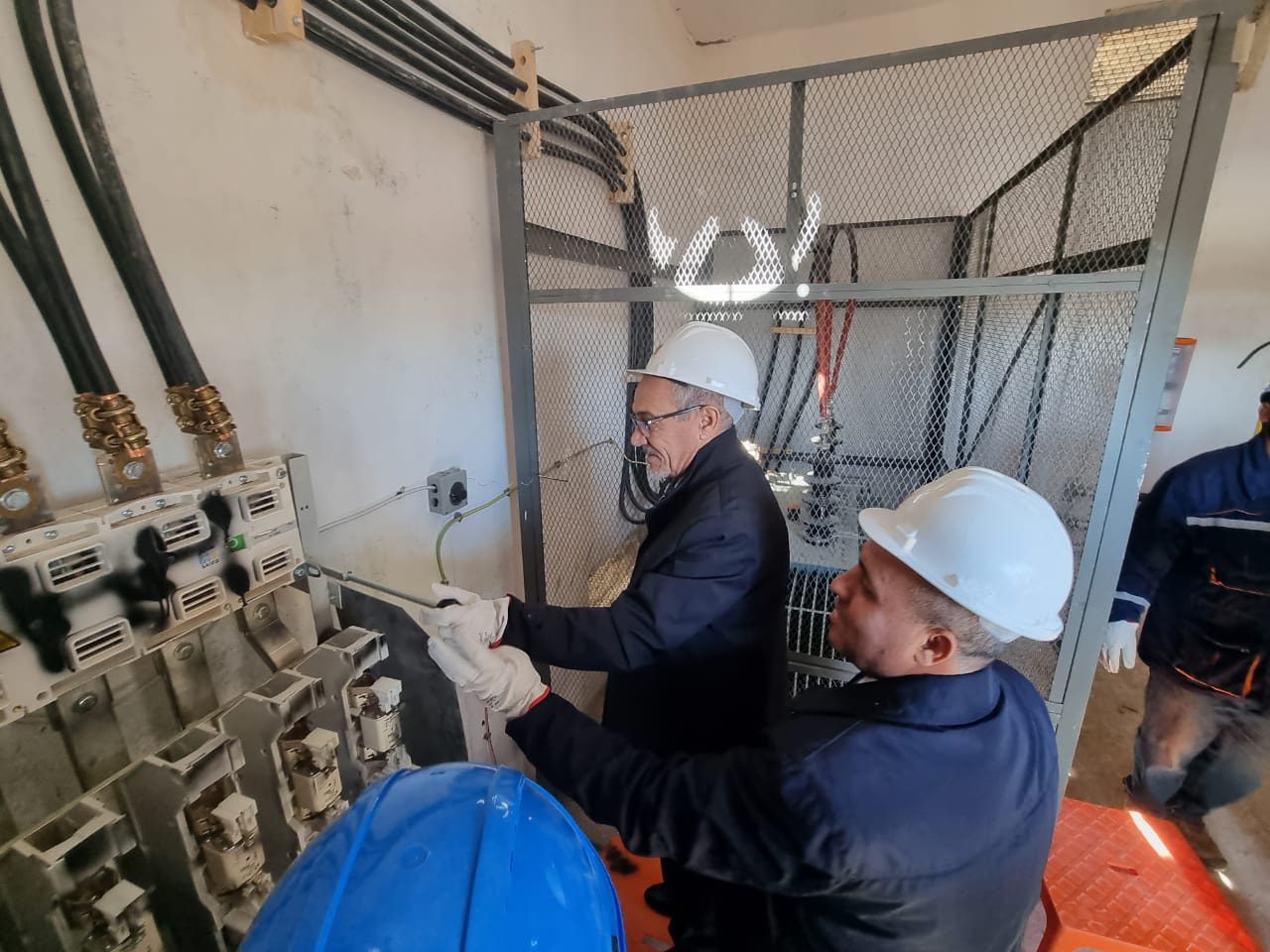 وضع حيز الخدمة لمشروع الربط بشبكة الكهرباء للتجزئة الإجتماعية 150 قطعة ببلدية الحاجب.