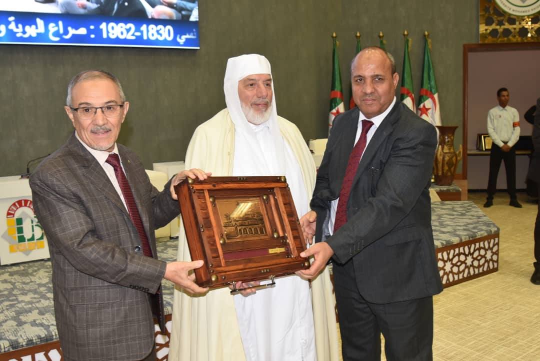 فعاليات الملتقى الوطني اللغة العربية في الجزائر إبان فترة الإحتلال الفرنسي ( 1830-1962) صراع الهوية ومقاومة الهيمنة”