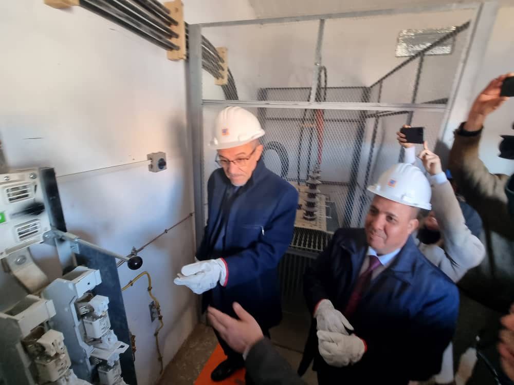 وضع حيز الخدمة لمشروع الربط بشبكة الكهرباء للتجزئتين الإجتماعيتين 461 قطعة + 525 قطعة ببلدية بسكرة.