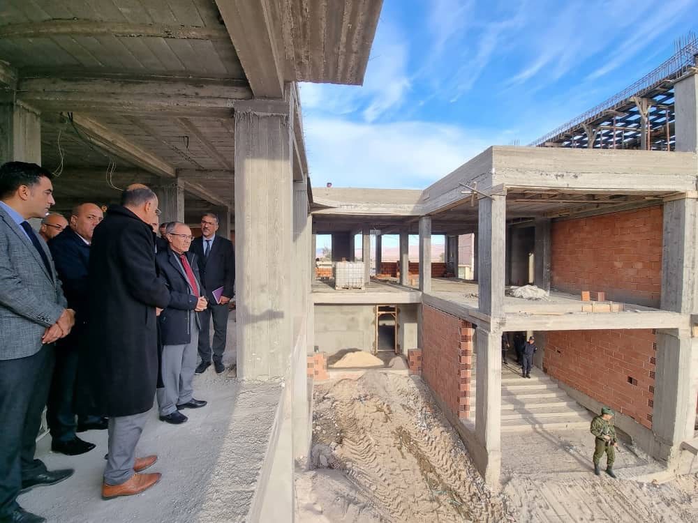 معاينة مشروع إنجاز متوسطة قاعدة 5 بقرية بادس .