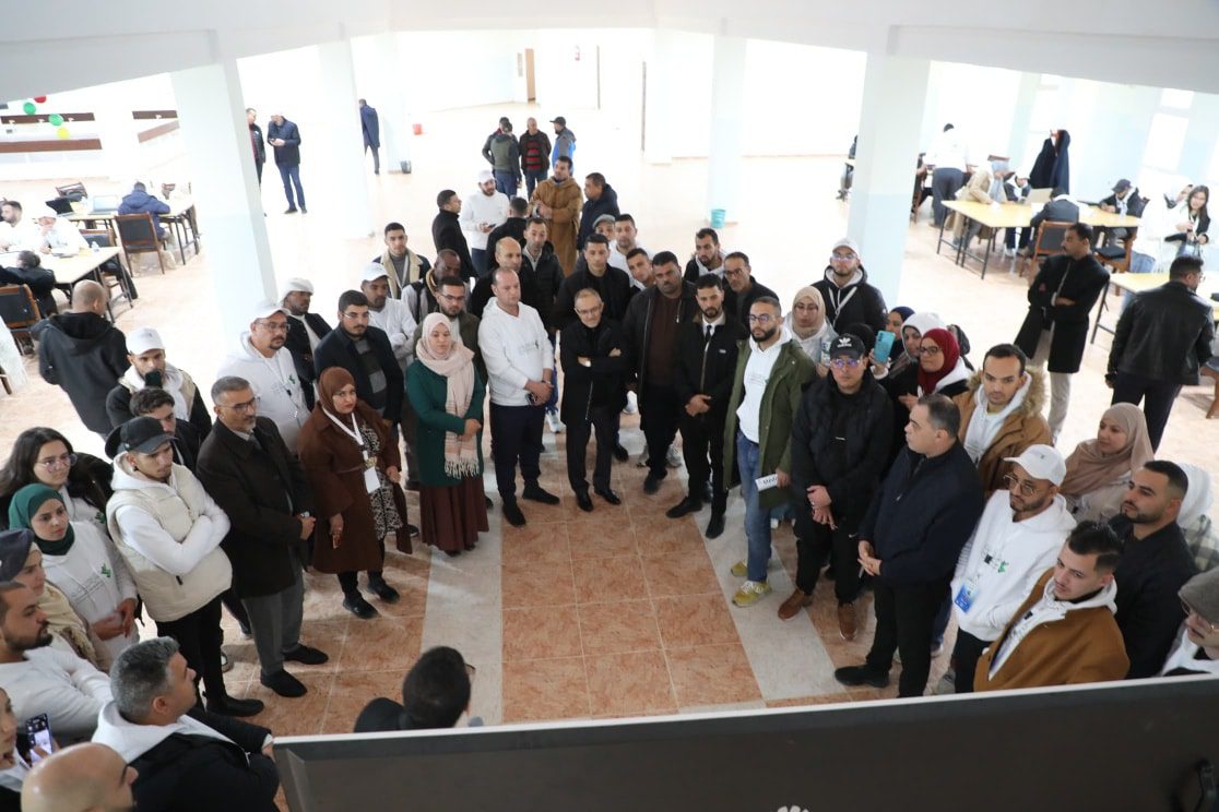 معاينة الورشات المتخصصة في أشغال منتدى قادة شباب الجزائر 03،بجامعة “محمد خيضر”