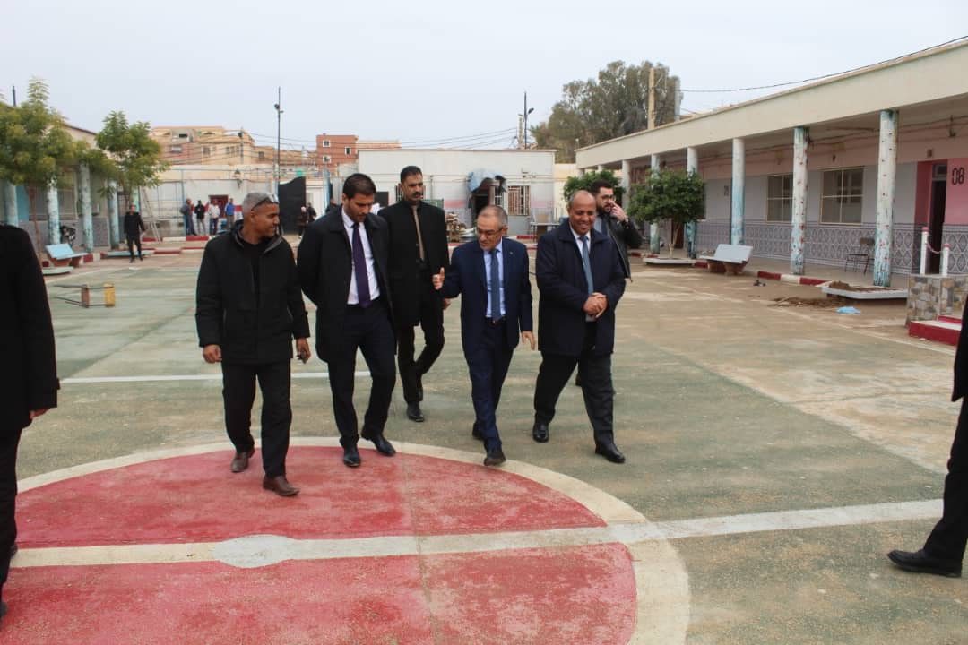 زيارة تفقدية لمتوسطة الشهيد “محمد زراري الصالح” ببلدية بسكرة قبل الإنطلاق في عملية هدمها