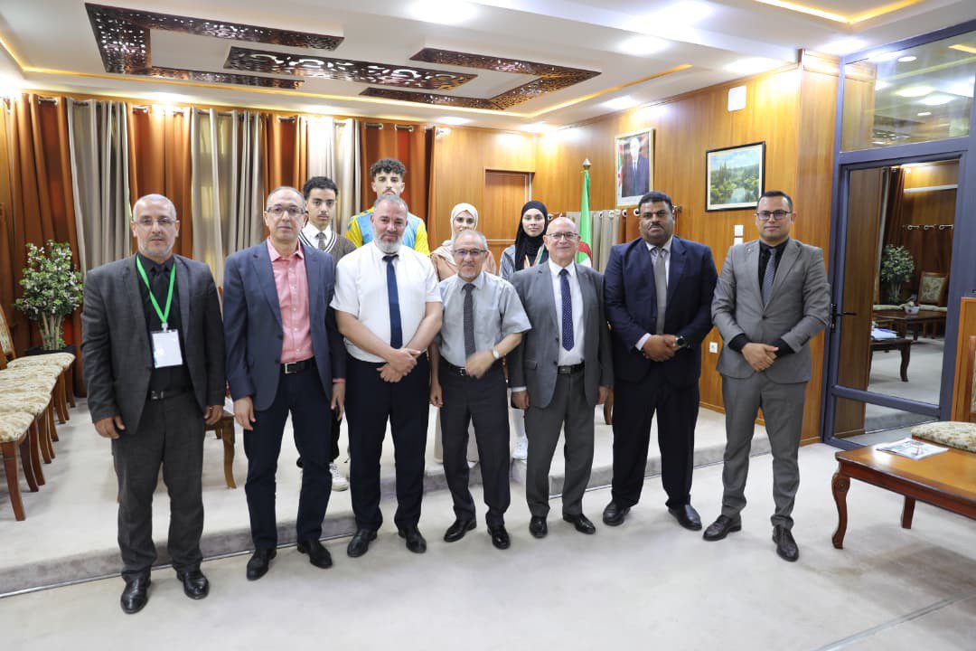 استقبال مدير جامعة محمد خيضر بسكرة مع الرئيس وأعضاء الإتحادية الوطنية للرياضات الجامعية.
