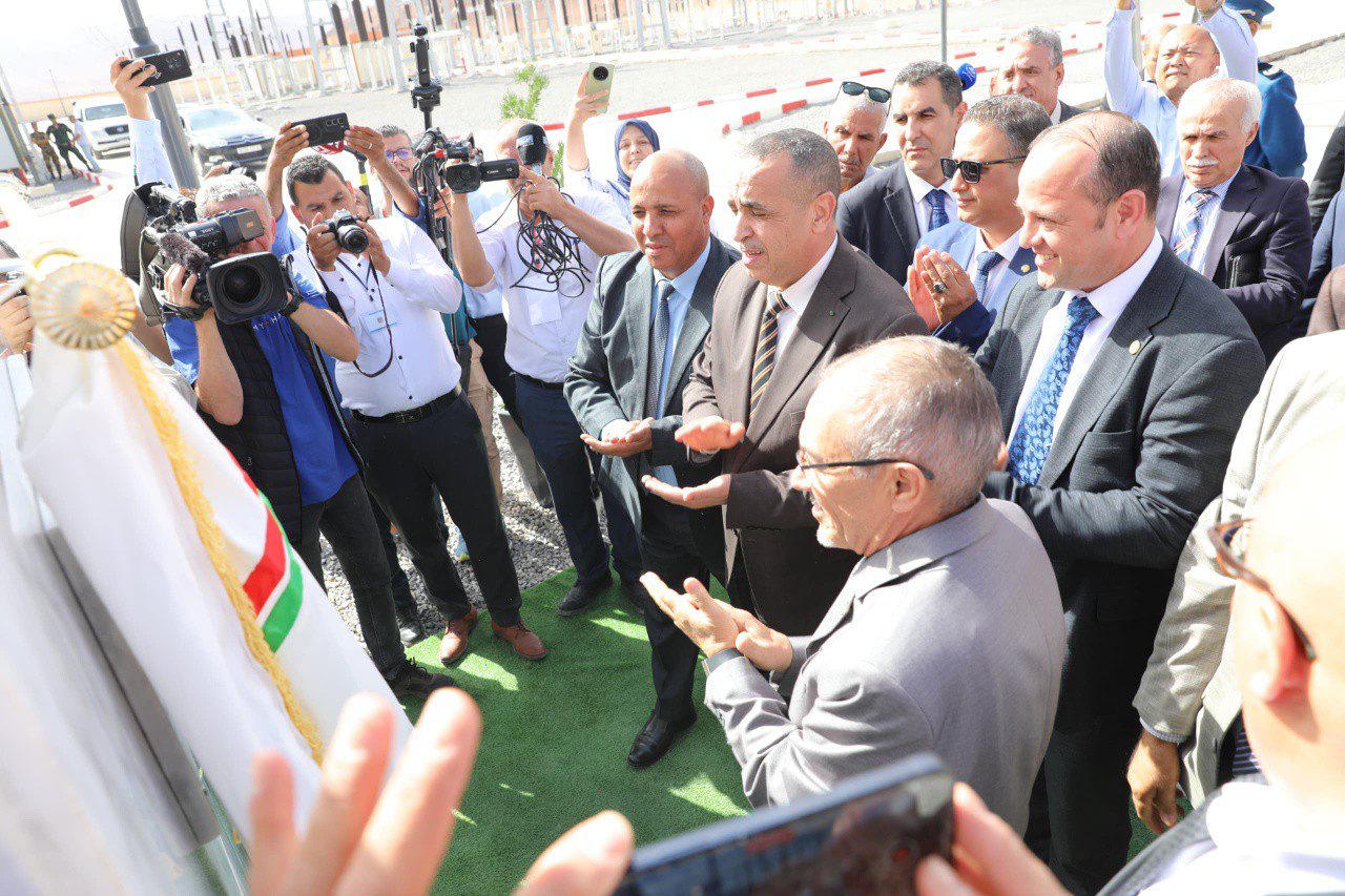 تدشين محطة توليد الكهرباء بالطاقة الشمسية الكهروضوئية ببلدية الغروس.